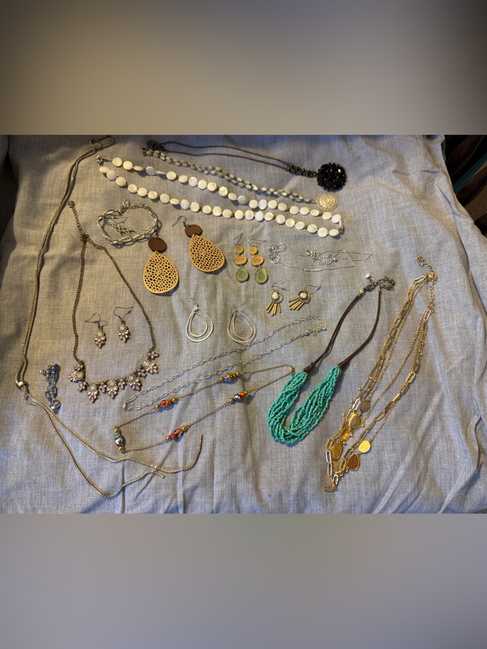 Assorted Women's Fashion Jewelry Lot-White, Turquoise, Gold Accents